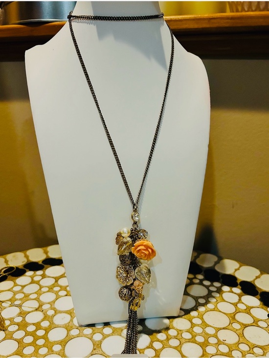 Jewelry - ETC! Brand Rose Pendant  Fun Necklace